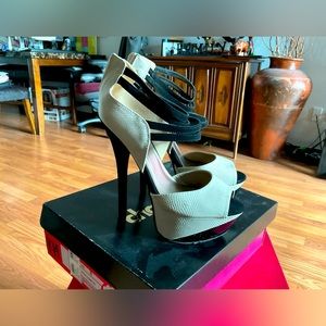 Beautiful Stone Snake Style Heel